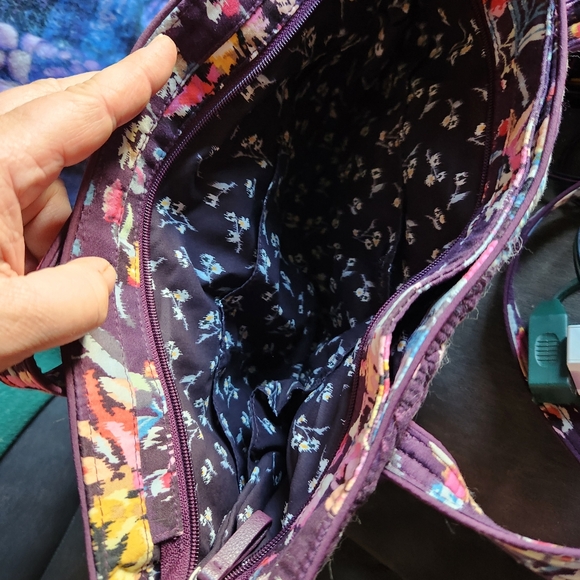 ❤️ 💕Vera Bradley Purse Purple With Floral Print. - Picture 4 of 4